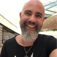 1100+ perfis com “.daniel”