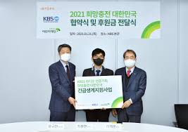 초록우산 어린이재단의 지원으로 오케스트라 단원으로 활동하는 아이들이 음악으로 소통하고 꿈을 키워가는 현장을 담는다. News Intops