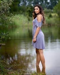 Senior Portrait Photo Picture Idea Girls Lakes Beaches Rivers Streams Senior Girl Photography Girl Poses Girl Photography