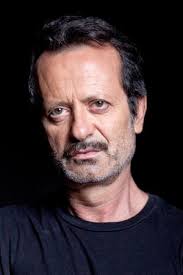 1 ora 35 min commedia. Cado Dalle Nubi 2009 Trakt Tv