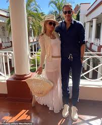 Carter reum and paris hilton (getty images) these days paris hilton seems to have found her one true pair. Paris Hilton Cosies Up To Her Fiance Carter Reum During A Romantic Getaway To South Africa Latest Celebrity News