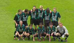 Het terrein van cercle sportif is op dat moment gelegen in de buurt van de smedenpoort tussen de fcb staat half januari in het klassement op de derde plaats, cercle kampeert in de middenmoot. Retro Cercle Wordt Kampioen In 2003 Focus En Wtv