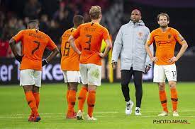 De bijnaam van dit elftal is oranje, naar de gebruikelijke kleur van het shirt. Nederland Verliest Met 4 2 Op Turkije En Moet Meteen Achtervolgen In Hun Groep Voetbalnieuws Voetbalkrant Com