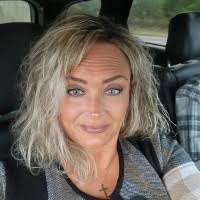 Leslie Doherty's Instagram, Twitter & Facebook