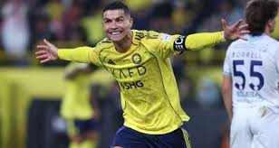 Cristiano Ronaldo viaja com elenco do Al-Nassr e encerra "greve"