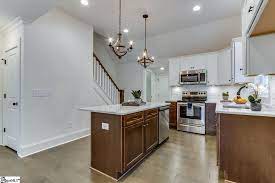 8 Mission St Greenville Sc 29605 Zillow Kitchen Decor Kitchen Cabinets Home And Family