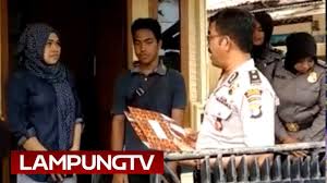 Check spelling or type a new query. Polwan Polres Pesawaran Bantu Korban Tsunami Lampung Tv