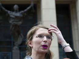 Jun 29, 2015 · chelsea manning, who was born as bradley manning, joined the army in 2007 and was sent to iraq in 2009. Chelsea Manning Wieder Hinter Gittern Uberregionales Ludwigsburger Kreiszeitung