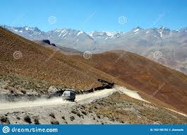 Germany's seehofer backs afghanistan deportations despite taliban advances. Bergstrasse Mit Minibus Zwischen Kabul Und Bamiyan In Afghanistan Stockbild Bild Von Landschaft Panoramisch 162195753
