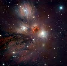 ✨ NGC 7129: una guardería estelar a 3.000 años luz La NGC 7129 es una  nebulosa de reflexión situada a unos 3.000 años luz, en la constelación de  Cefeo. Su brillo rojizo