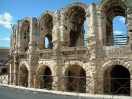 We drove to the closer one, which is 50% more expensive, and they told us we were booked at the cheaper one, several km outside of arles. Arles Fuhrer Tourismus Urlaub