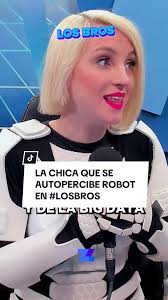 Chica Que De Percibe Robot