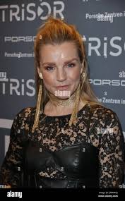 Kim sarah hi-res stock photography and images - Alamy