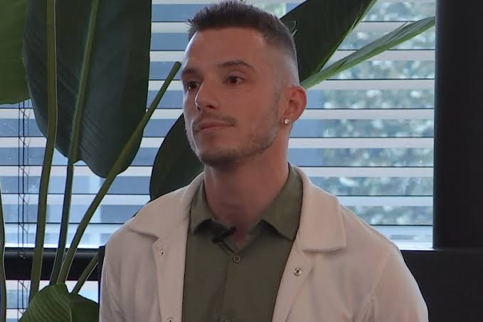 De Bondgenoten-Rick helpt geruchten omtrent zijn kaak de wereld uit -  LoveReality