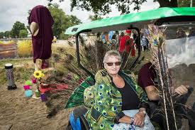 Zwarte cross tante rikie merchandisesmulbaai heino bokkers fanshop kansspelclub. Zwarte Cross Roemt Tante Rikie Op Film En In Hout Zwarte Cross 2018 Gelderlander Nl