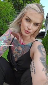 Lisa Giannone (@lisamg75)