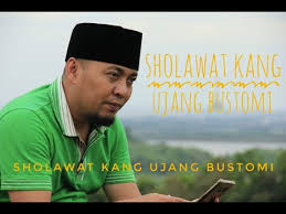 Karena di dalam buku sholawatku juga ada dua macam versi. Sholawat Kang Ujang Bustomi Cirebon Youtube