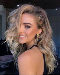 Shoulder length hair presents the best of both worlds and works commonly with any face shape and hair type. 25 Lustrous Blonde Hairstyles For Medium Length Hair 2021