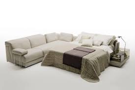 Divano in microfibra dall'ampio contenitore contenuto nella chaise longue. Divano Angolare Con Letto Matrimoniale