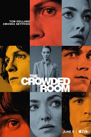Переполненная комната (The Crowded Room) 2023 США **Сериал  *****«Переполненная комната»***** (2023), созданный Акивой Голдсманом,  представляет собой захватывающий и глубоко психологический триллер, который  заставляет задуматься о тонкостях человеческой ...