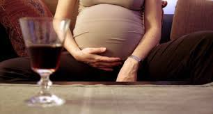 Wenn man also aktiv plant schwanger zu werden, dann sollte man ab genau diesem zeitpunkt keinen alkohol mehr trinken. die vorstellung, dass unser baby im alkohol schwimmt, ist schon erschreckend. Alkohol Schadet Vor Und Wahrend Der Schwangerschaft