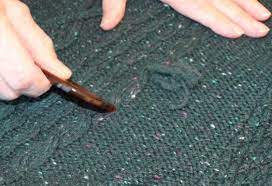 How to remove fuzz balls from sweaters. 4 Easy Ways To Defuzz A Sweater Allpeoplequilt Com