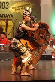 Menurut definisi konstitusi malaysia, orang melayu adalah muslim, menggunakan bahasa melayu, yang menjalankan adat dan budaya melayu. Tarian Kuda Kepang Wikipedia Bahasa Melayu Ensiklopedia Bebas Kepang Budaya Tarian