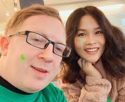 Chàng trai Ireland sang Việt Nam theo đuổi cô gái Thanh Hóa, nâng niu vợ  suốt 7 năm qua