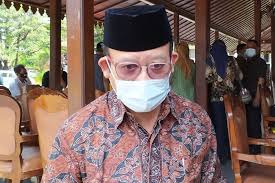 Izin copas dan pakai untuk tugas bahasa jawa :), ceritanya singkat, padat, dan ada komedi(lucu)nya. Cerita Medsos Bupati Banyumas Awalnya Untuk Kampanye Hingga Jadi Media Interaksi Dengan Warga Halaman All Kompas Com