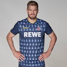 Nach dem erfolgreichen aufstieg für den 1. Bundesliga Ruckkehr 1 Fc Koln Prasentiert Trikots Fur Spielzeit 2019 20