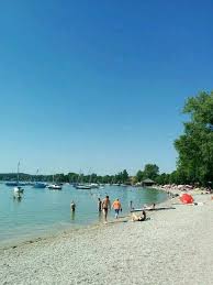 Lake ammer) is a zungenbecken lake in upper bavaria, germany, southwest of munich between the towns of herrsching and dießen am ammersee.with a surface area of approximately 47 square kilometres (18 sq mi), it is the sixth largest lake in germany. Pin On Unterwegs