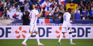L'attaquant de l'équipe de france karim benzema est sorti sur blessure en première période du match amical contre la bulgarie mardi. Jrpdl6cmjivlpm