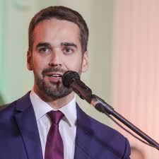 Gesto pela unificação da terceira via", diz Eduardo Leite sobre desistência  de Doria