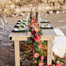 For a rustic theme, incorporate the gold shimmer burlap table runner by placing it on the head table. 29 Fresh Floral Table Runners For Every Wedding Style
