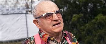 Doch auf eine karriere als professioneller artist und schauspieler konzentrierte sich ludwig hofmaier in zukunft eher weniger. Cy711gqdmcomrm