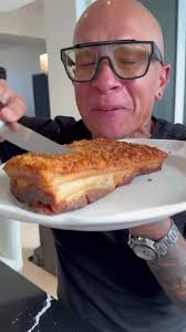 El Chicharrón: La Comida Sanadora del Dr. Bayter