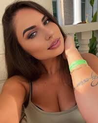 2) Mentioned you 5 minutes ago US baddie? Where y'all from?