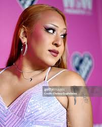 ✨ 𝔅𝔬𝔪𝔟𝔬𝔫 ✨ . . . 📷: @chinosayswassup Edit by me ✨ #trans #lgbt #gay  #queer #drag #dragqueen #latina