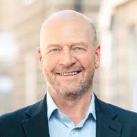 Robert Mcneish's Instagram, Twitter & Facebook