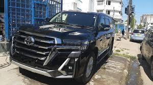 Headlamps and grille cooling openings are higher to. Daves Car Deals Toyota Land Cruiser V8 Zx New Shape Facebook