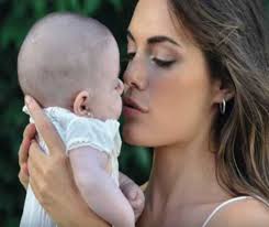 Emilia Attias presentó a su hija Gina