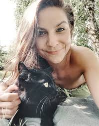 Where can I volunteer with horses and animals in a relaxed environment in  Europe?