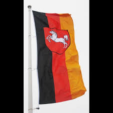 Fahne zeigt die farben schwarz, rot und gold. Flagge Hochformat Niedersachsen 300 X 120 Cm 110 G M Ohne Hohlsaum