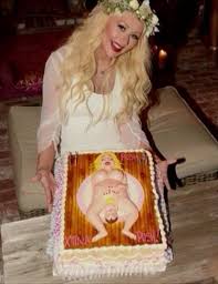 Christina Aguilera S Naked Baby Shower Cake Is An Atrocity Metro News