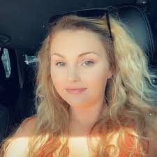 Jenifer Barron's Instagram, Twitter & Facebook