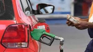 Consumers await fuel price relief as OMCs pocket huge gains - India Today