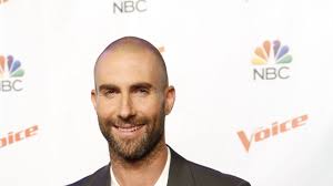 Adam Levine Debuts His Bald Head On The Voice See Twitter S Funniest Reactions Glamour