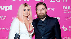 Om dat de verhullen experimenteerde roxeanne hazes (27) de afgelopen jaren flink met haar kapsel. Roxeanne Hazes Heeft Weer Nieuwe Coupe Entertainment Telegraaf Nl