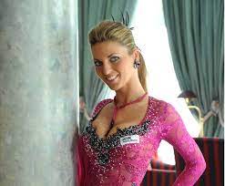 Deck, cnp is a family nurse practitioner and primary care practitioner who practices at family practice center of louisville, inc located at 1303 california ave in louisville, oh 44641 (stark county). Christine Deck Zuruck Auf Der Tanzflache Promistadt