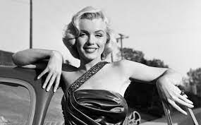 Marilyn monroe died of a barbiturate overdose late in the evening of saturday, august 4, 1962, at her 12305 fifth helena drive home in los angeles, california.her body was discovered before dawn on sunday, august 5. Marilyn Monroe Der Mysteriose Tod Einer Ikone